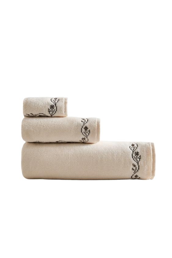 Floral Embroidered Towel Set