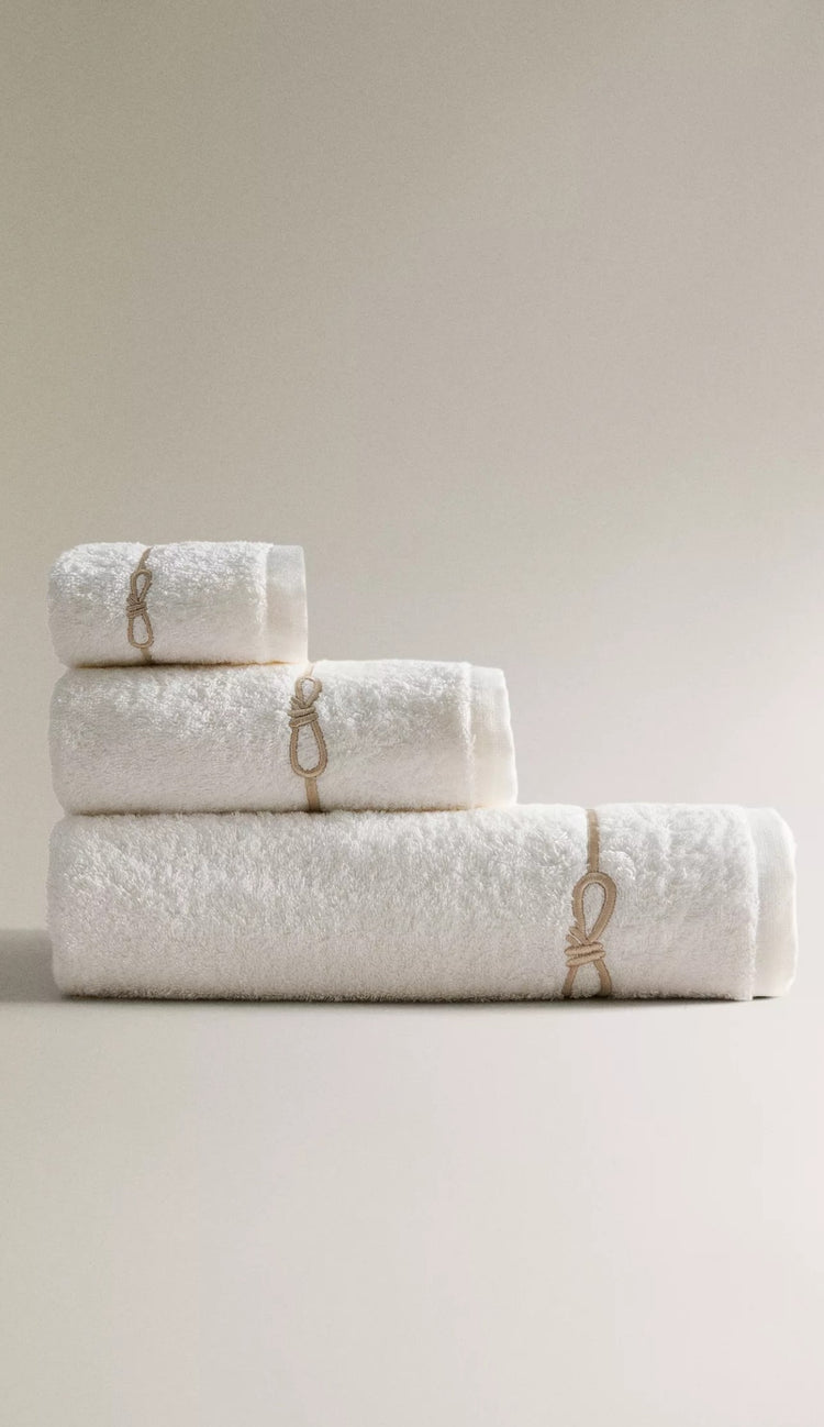 Bow Embroidered Towel Set