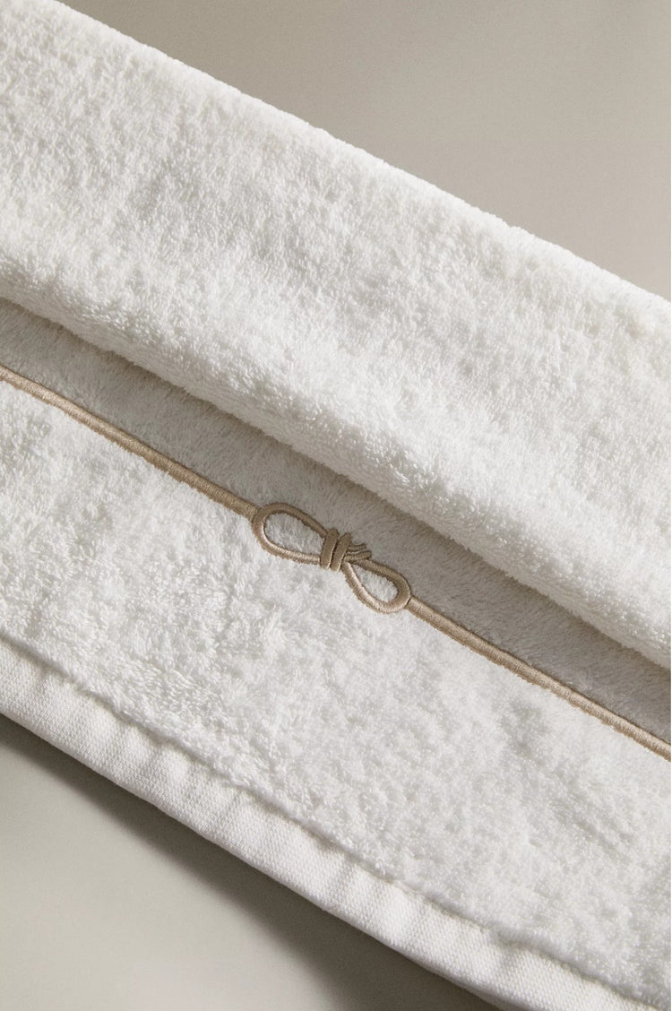 Bow Embroidered Towel Set