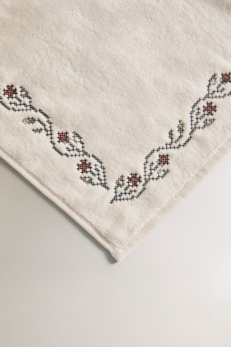 Floral Embroidered Towel Set