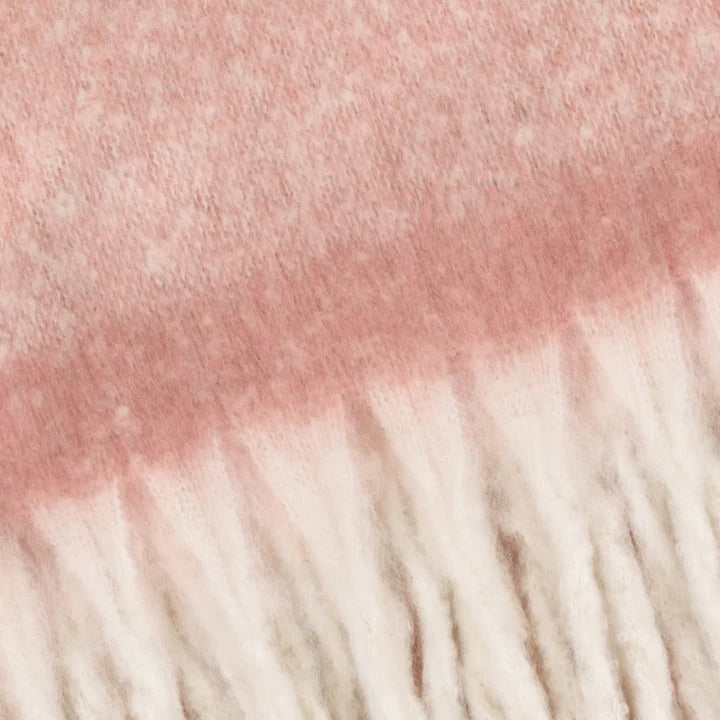 Cozy Woven Tasselled Throw Pink
