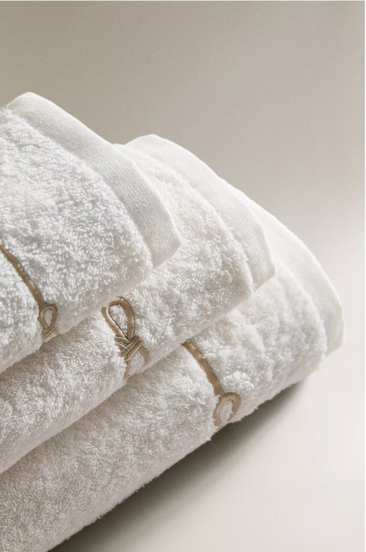 Bow Embroidered Towel Set
